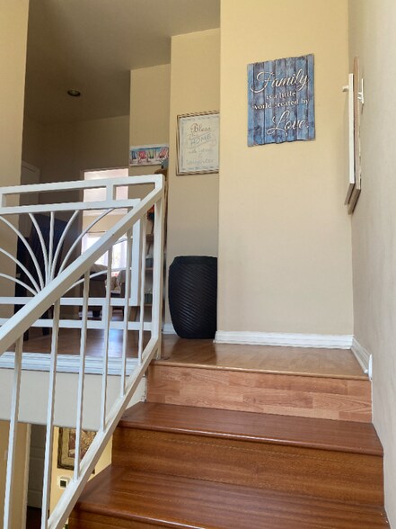 Building Photo - 261 Cottonwood Dr