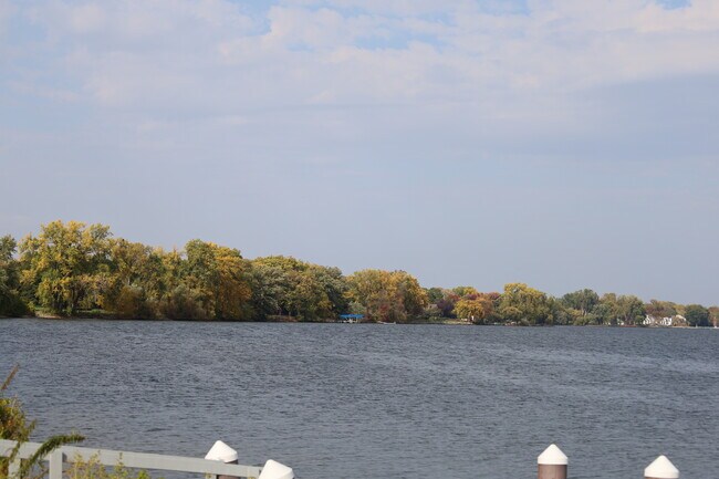Boat Landing 3 - 665 S Park Ave