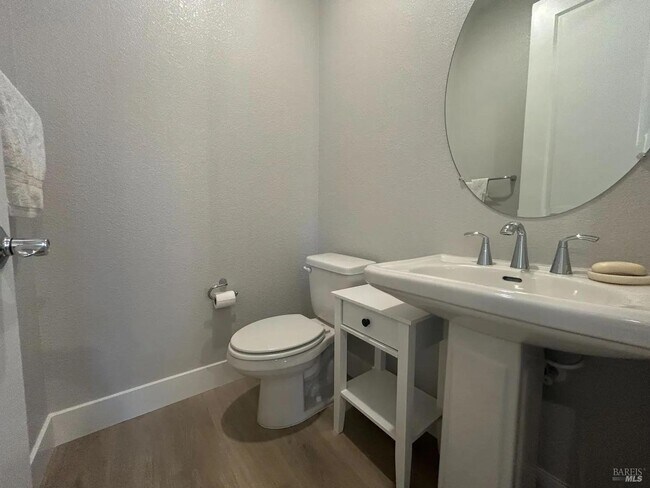 Building Photo - 312 Pear Tree Ter