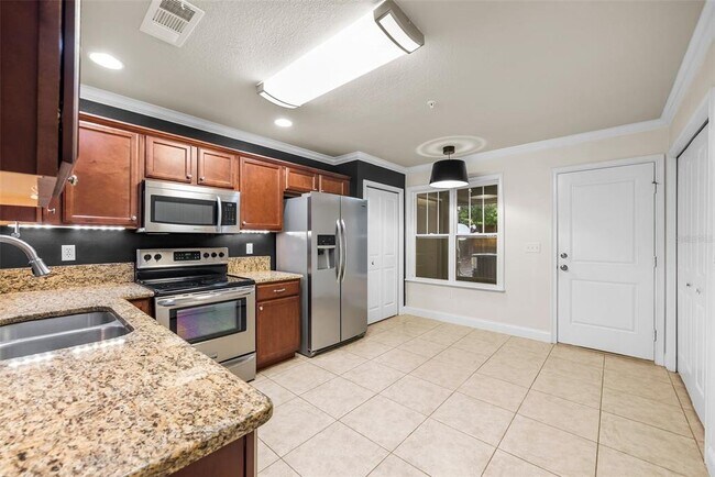 Building Photo - 4605 SW 48th Dr
