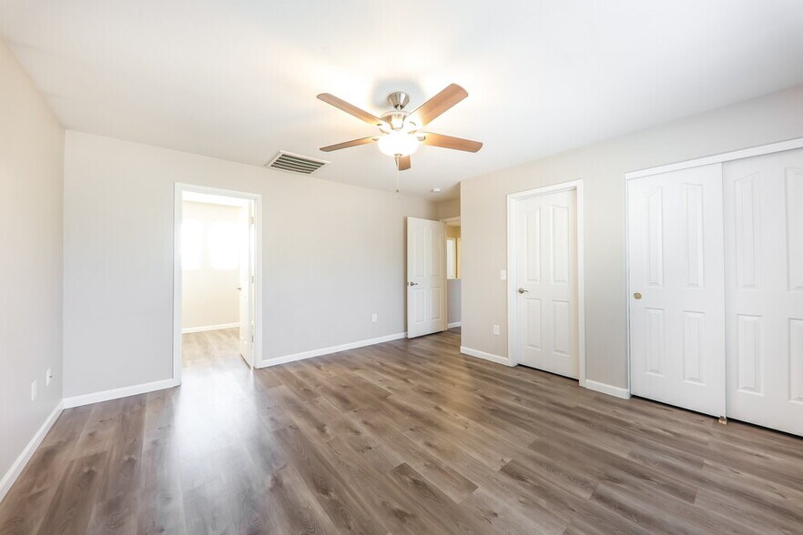 Building Photo - 1306 S 119th Dr