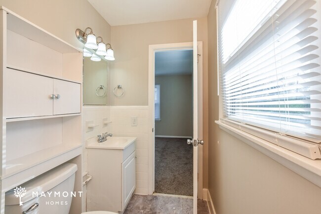 Building Photo - 4015 Glendale Ln NW