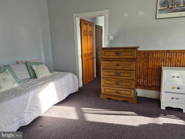 Building Photo - 223 Ryers Ave