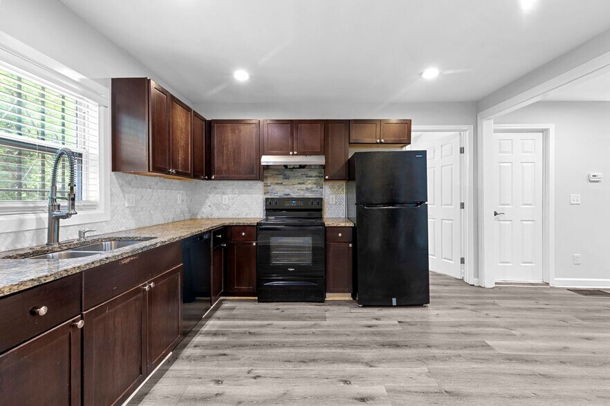 Building Photo - 16 Wadley St NW