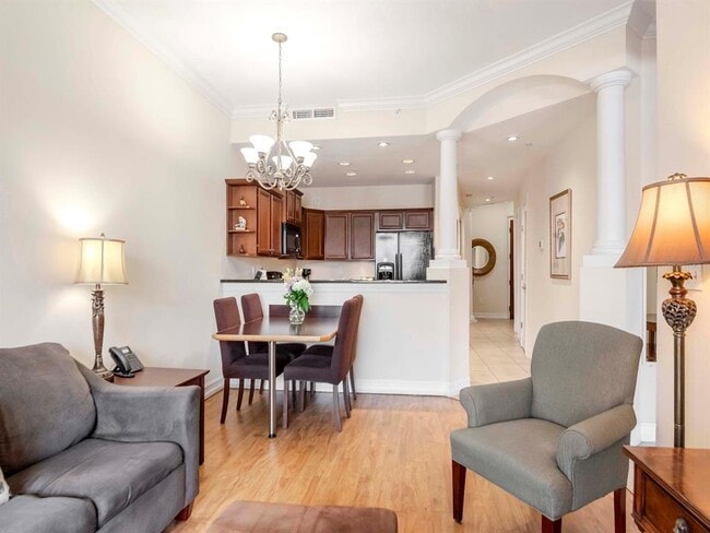 Building Photo - 13941 Clubhouse Dr