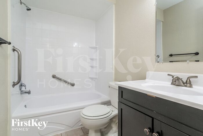 Building Photo - 7410 Blanco Pines Dr