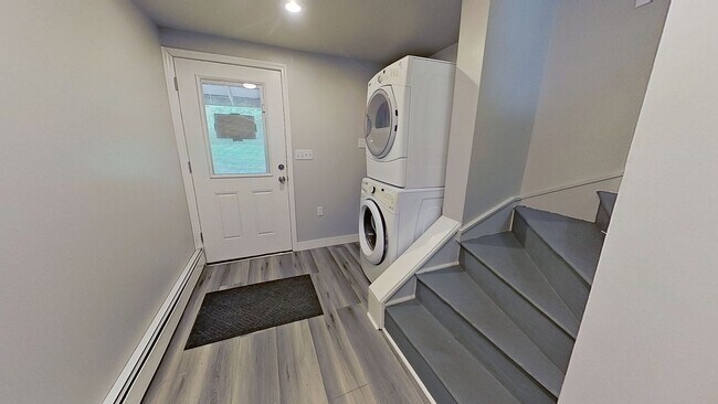 Building Photo - 3 Story Detached Home