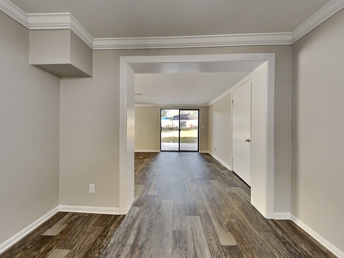 Building Photo - 5916 Ensenada Rd