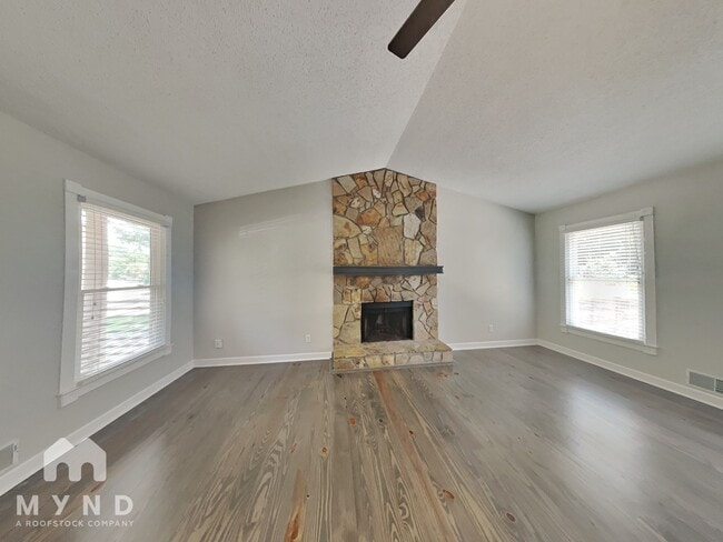 Building Photo - 131 Lake Run