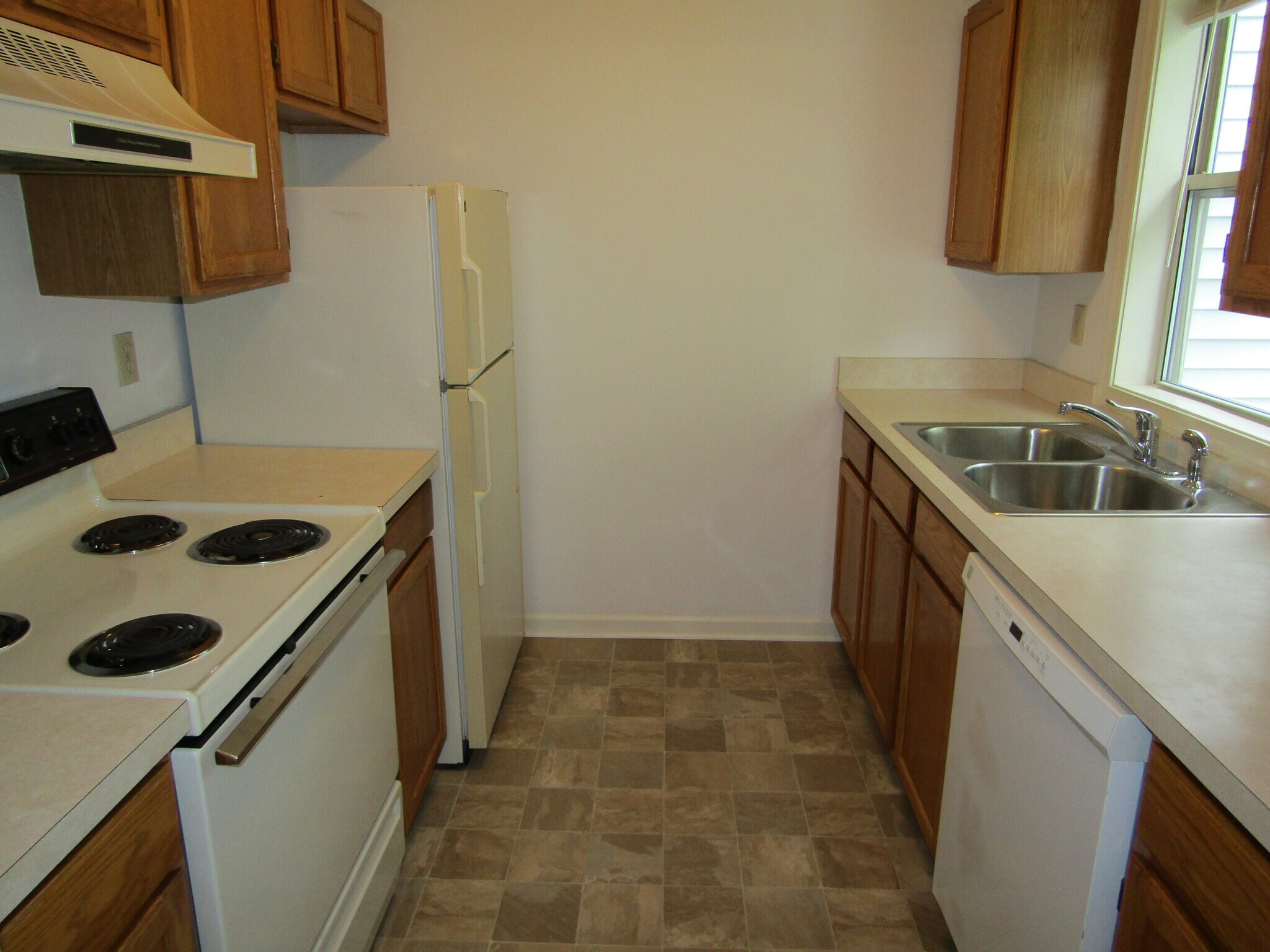 Building Photo - 52 Hilldale Dr