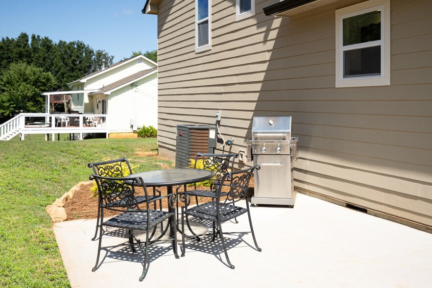 Building Photo - 25 Jennifer Ln