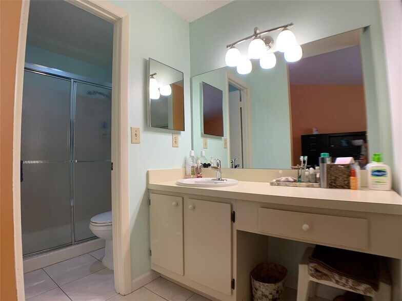 Building Photo - 3453 Carambola Cir S