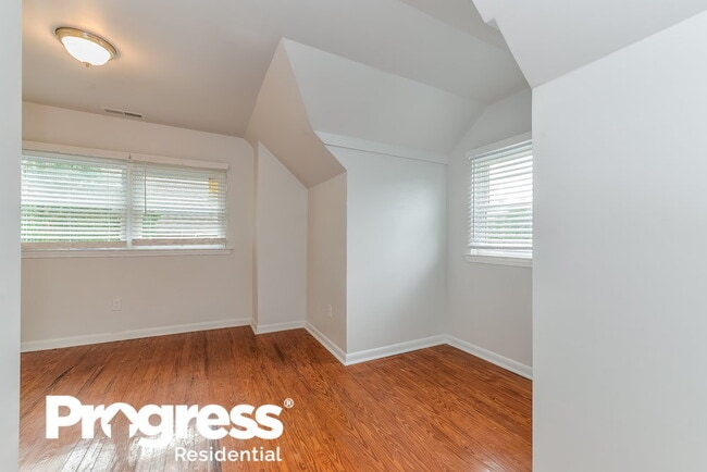 Building Photo - 1510 Shore Rd