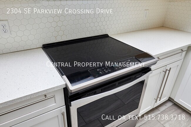 Building Photo - 2304 SE Parkview Crossing Dr