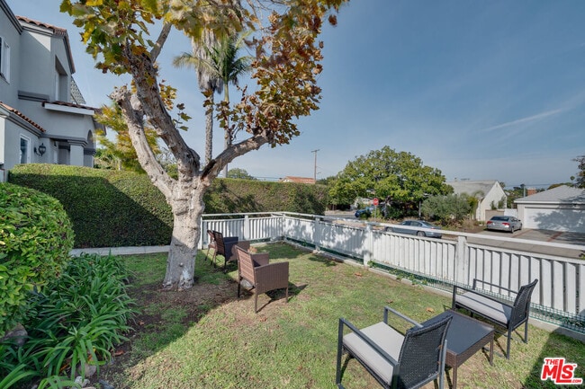 Building Photo - 8305 Colegio Dr