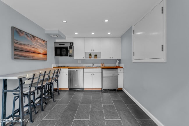 Building Photo - 17 Hilltop Terrace N