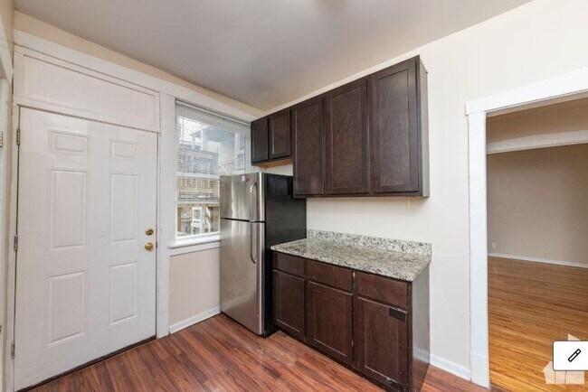 Building Photo - 2 bedroom in Chicago IL 60625