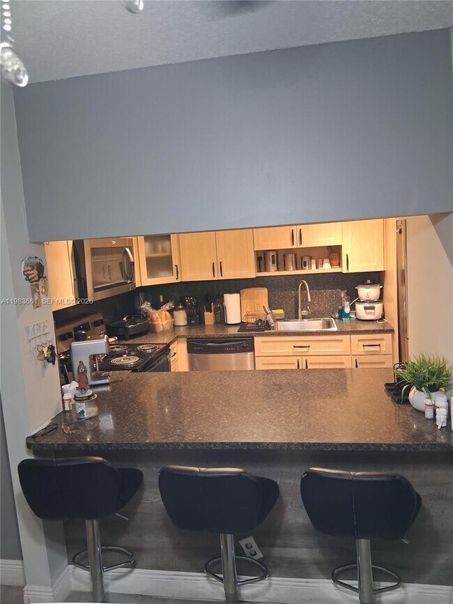 Building Photo - 9450 Live Oak Pl