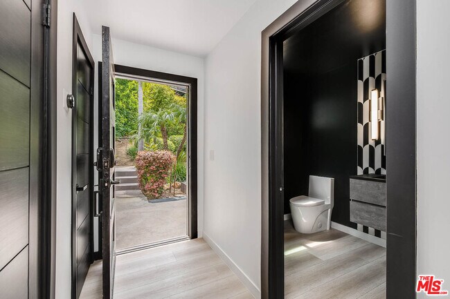 Building Photo - 4961 Marmol Dr