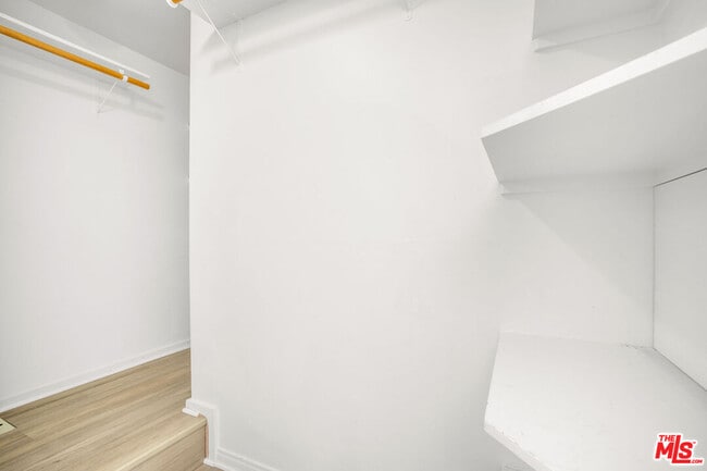 Building Photo - 11138 Aqua Vista St