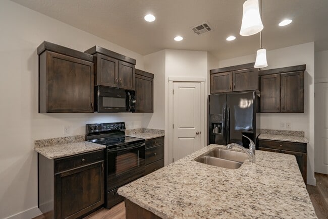Building Photo - Small Dog Friendly Home With RV Parking
