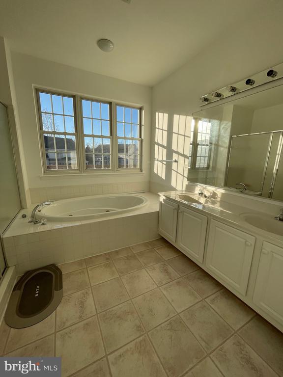 Building Photo - 25869 Flintonbridge Dr
