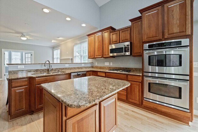 Building Photo - Gorgeous 4br/3ba Two Story House w/ Fully Fenced Backyard!