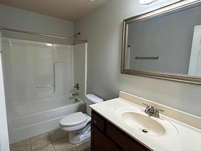 Building Photo - 3 Bedroom Townhome off River Watch Pkwy