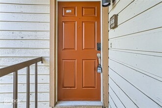 Building Photo - 16301 Ledgemont Ln