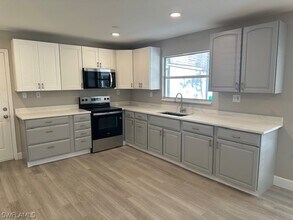 Building Photo - 25168 Pinson Dr