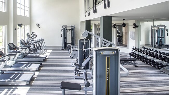 Building Photo - 2021 Sullivan Ln