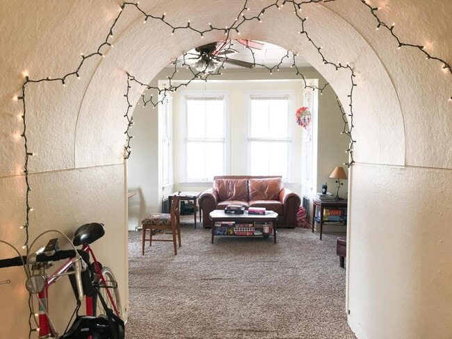 Building Photo - 103 E Spencer St