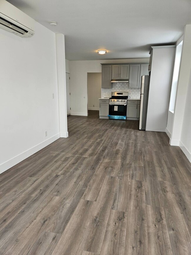 Building Photo - 312 E 26th St