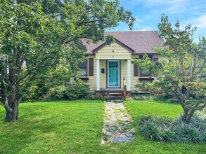 Building Photo - Charming 2 Bed/1 Bath Bungalow in Lakeside!