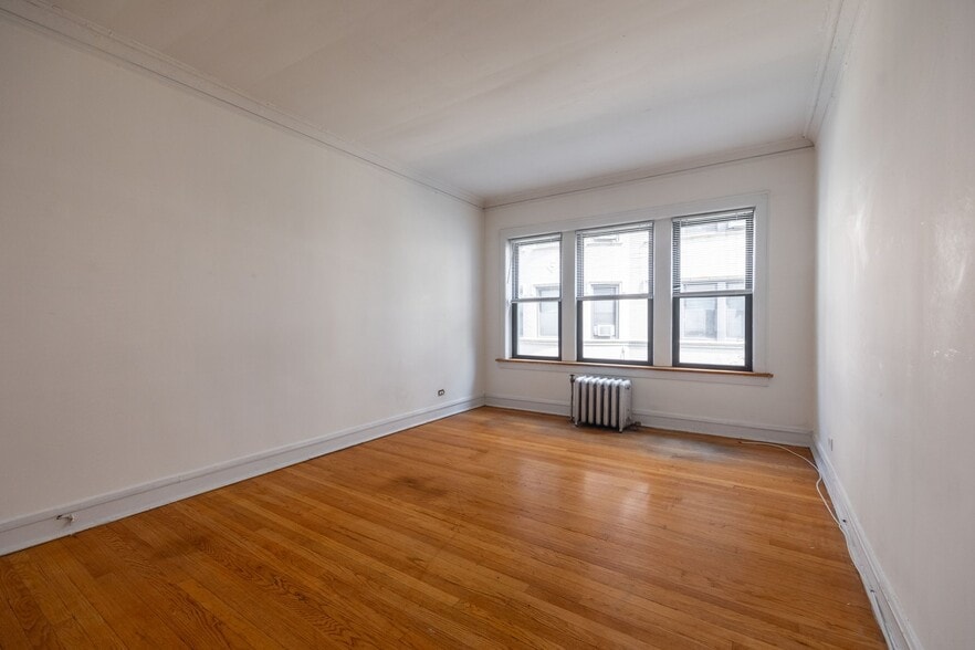 Building Photo - 4521 N Paulina St