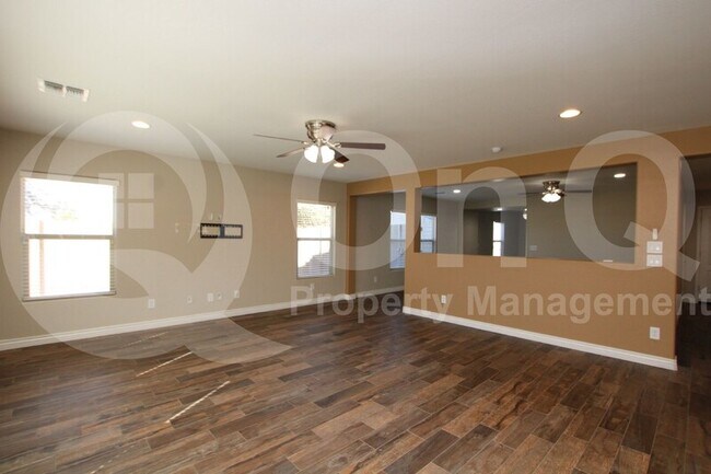Building Photo - 12123 W Cottontail Ln