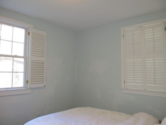 Building Photo - Chapel Hill / Historical District House