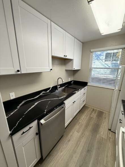 Building Photo - 1111 Maxwell Ave