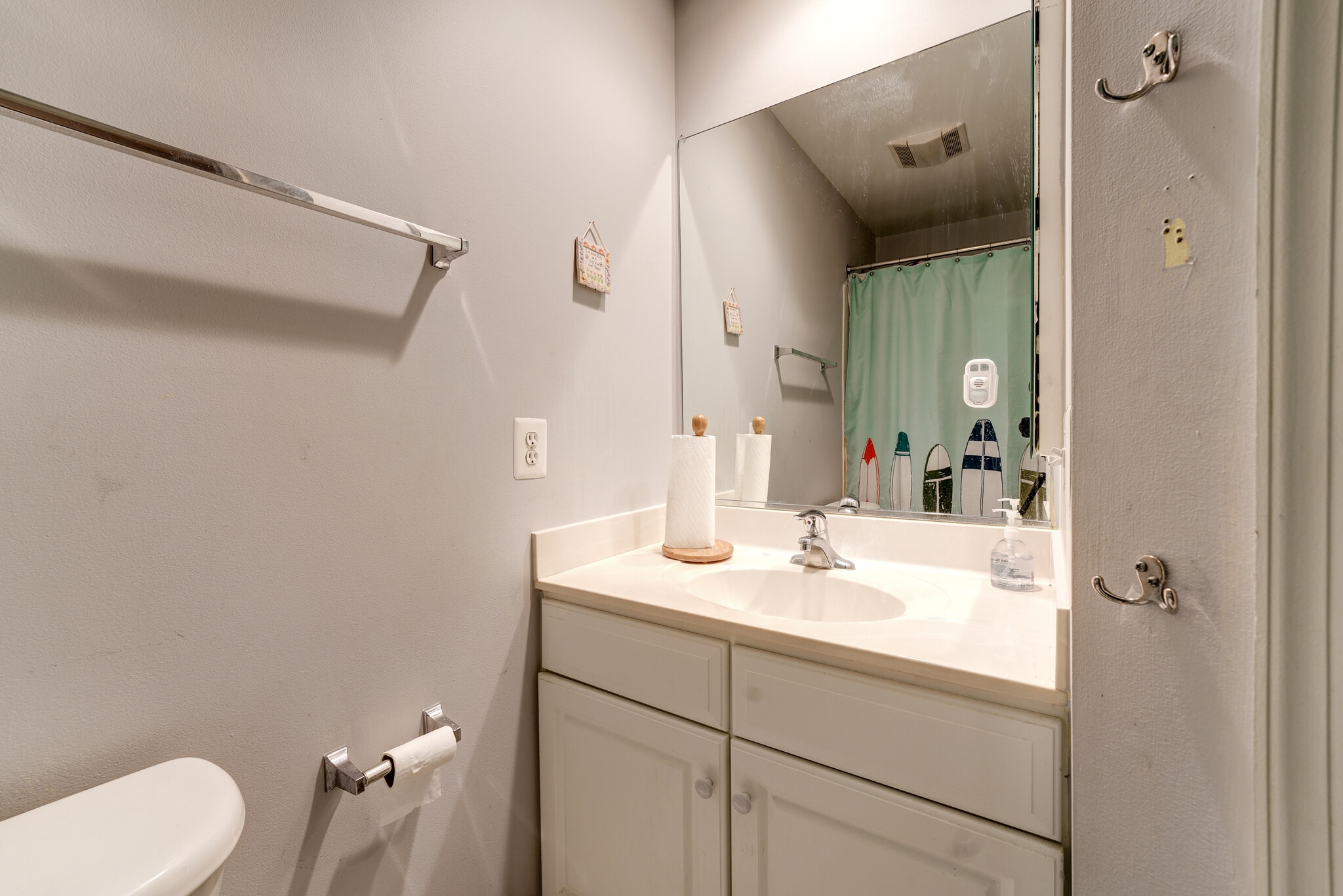 Second Floor Hall Bathroom! - 502 Fallsgrove Dr