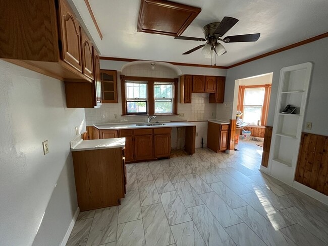 Building Photo - 4131 W Lake Rd