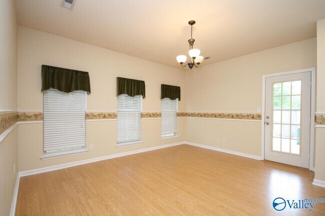 Building Photo - 215 River Oaks Dr