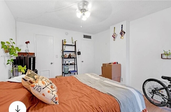 Building Photo - 9240 Fontainebleau Blvd