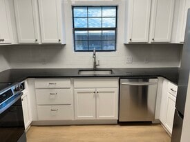 Building Photo - 13396 Garden Lake Rd