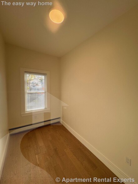 Building Photo - 13 Bristol St