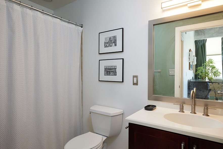 Primary En Suite Bathroom - 701 Lamont St NW