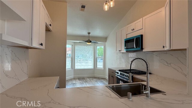 Building Photo - 24460 Tuscola Cir