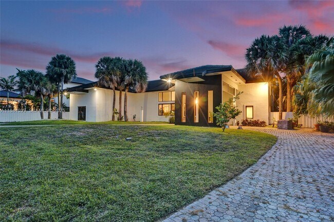 Building Photo - 13724 SW 92nd Ct