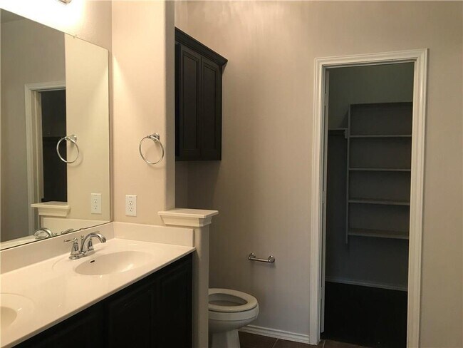 Building Photo - 724 Gabriel Mills Dr
