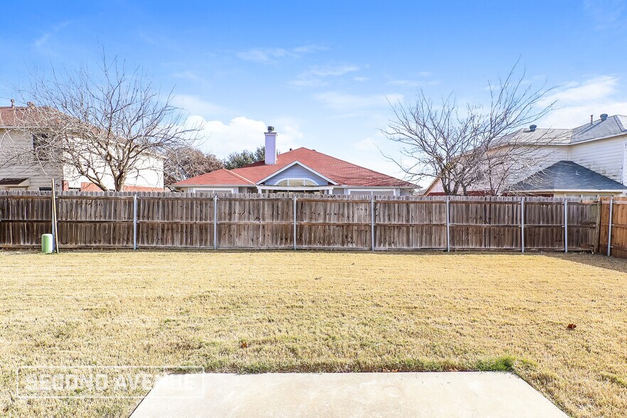 Building Photo - 8525 Auburn Dr