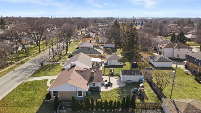Building Photo - 5415 N Lydell St